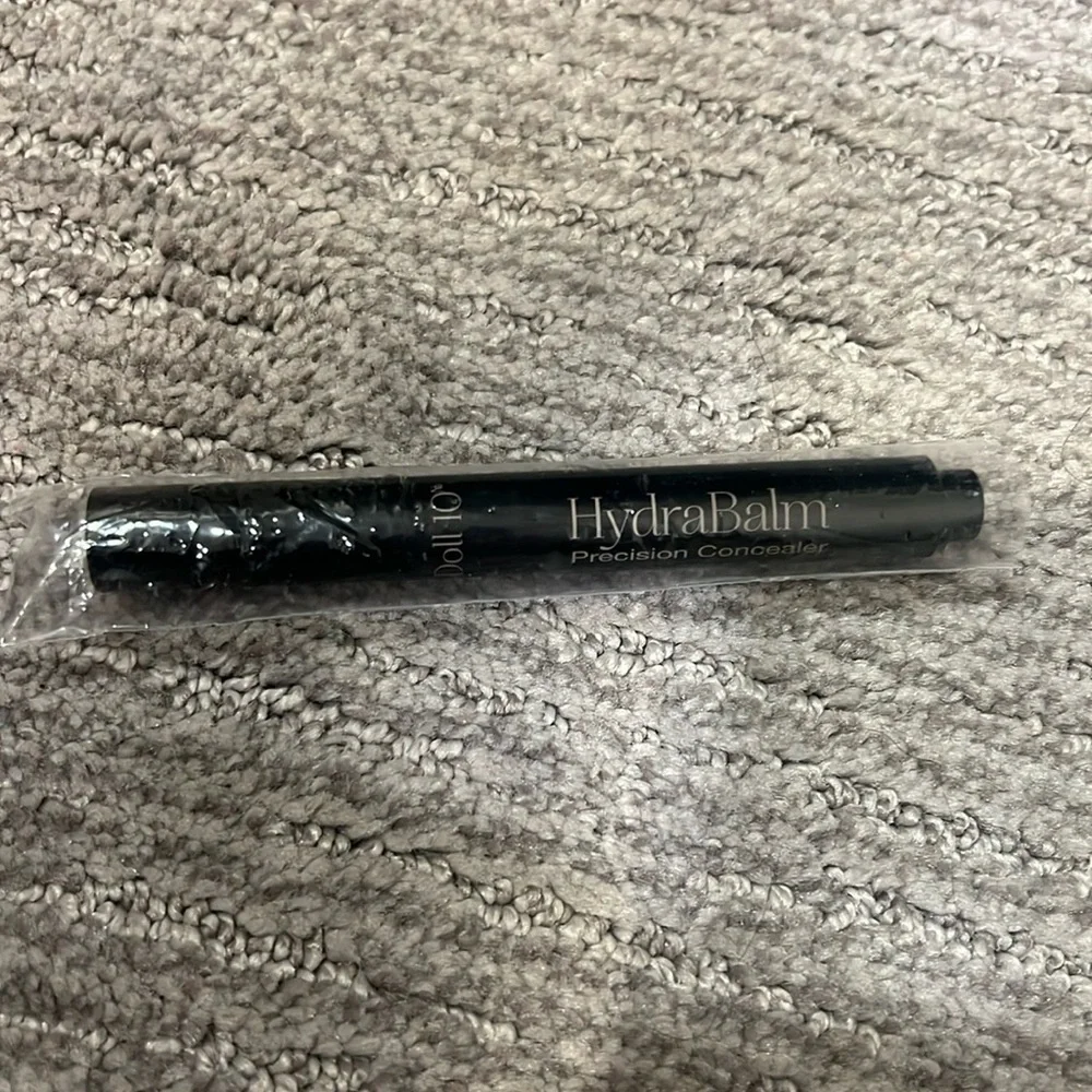 Doll 10 precision concealer, hydra balm, deep